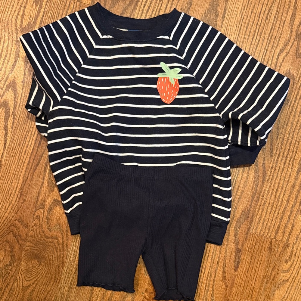 Fall transition sets 
Sweatshirt and matching biker shorts
Excellent condition